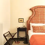 Cernaia32 Apartment *